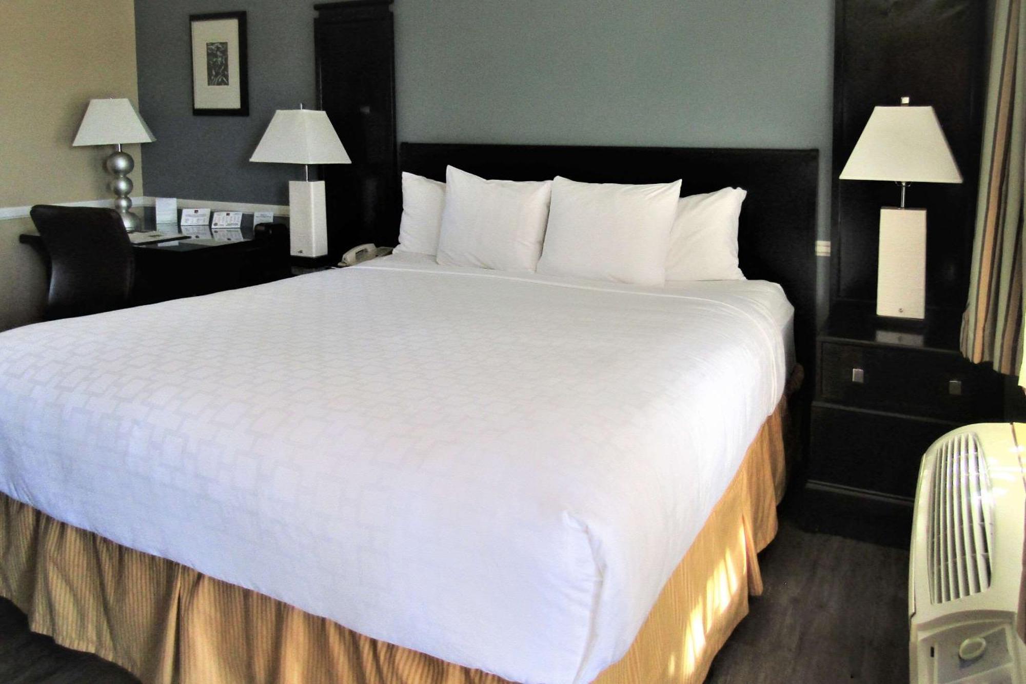 Clarion Near China Naval Station Inn 2*