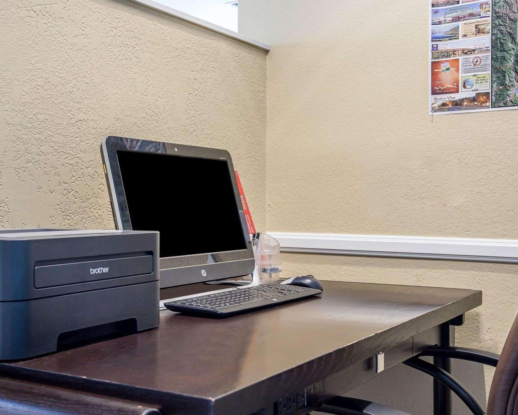 Inn Clarion Near China Naval Station Ridgecrest