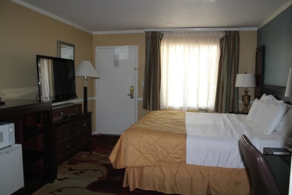 Inn Clarion Near China Naval Station