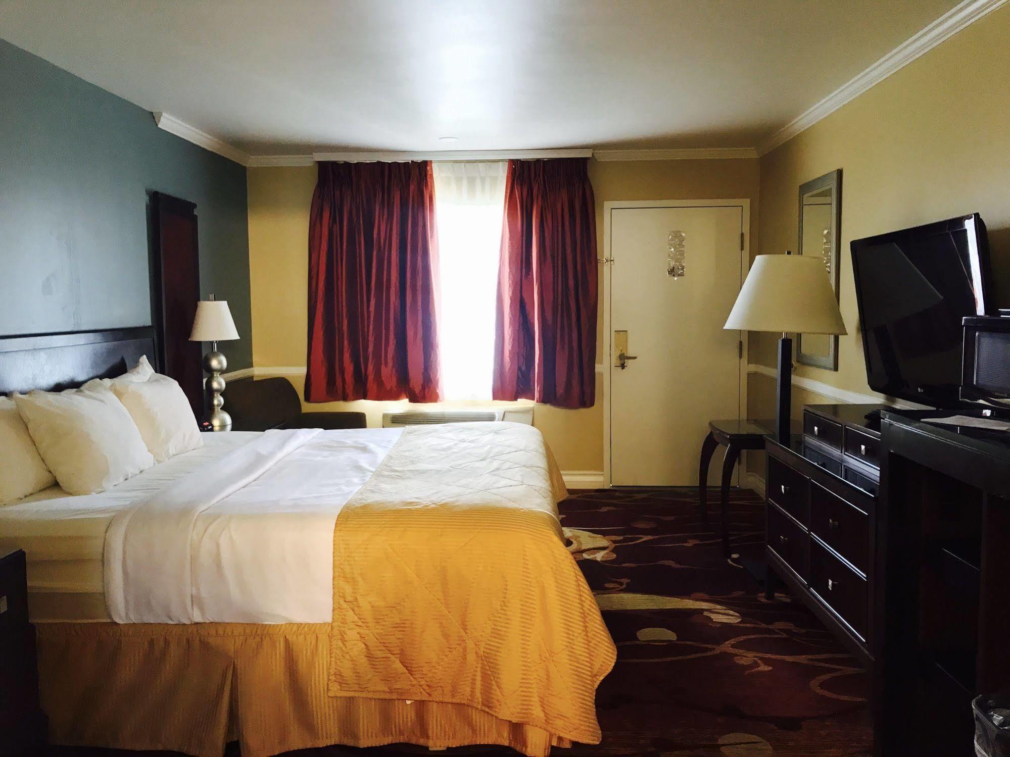 Clarion Near China Naval Station Inn