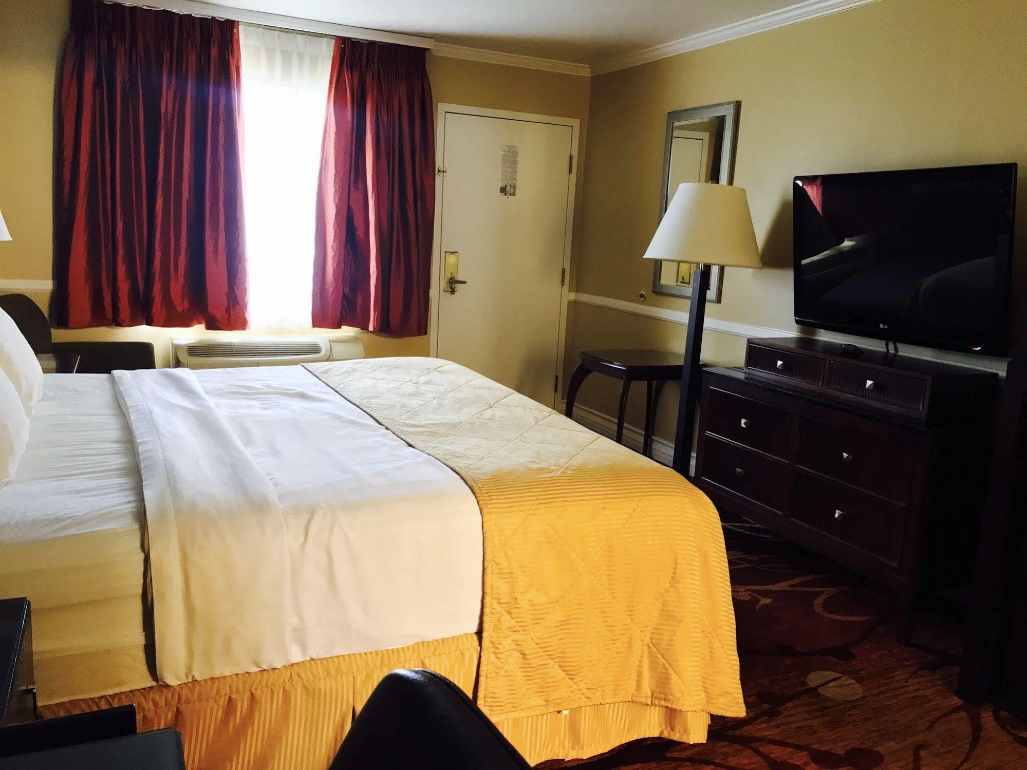 Clarion Near China Naval Station 2* Ridgecrest