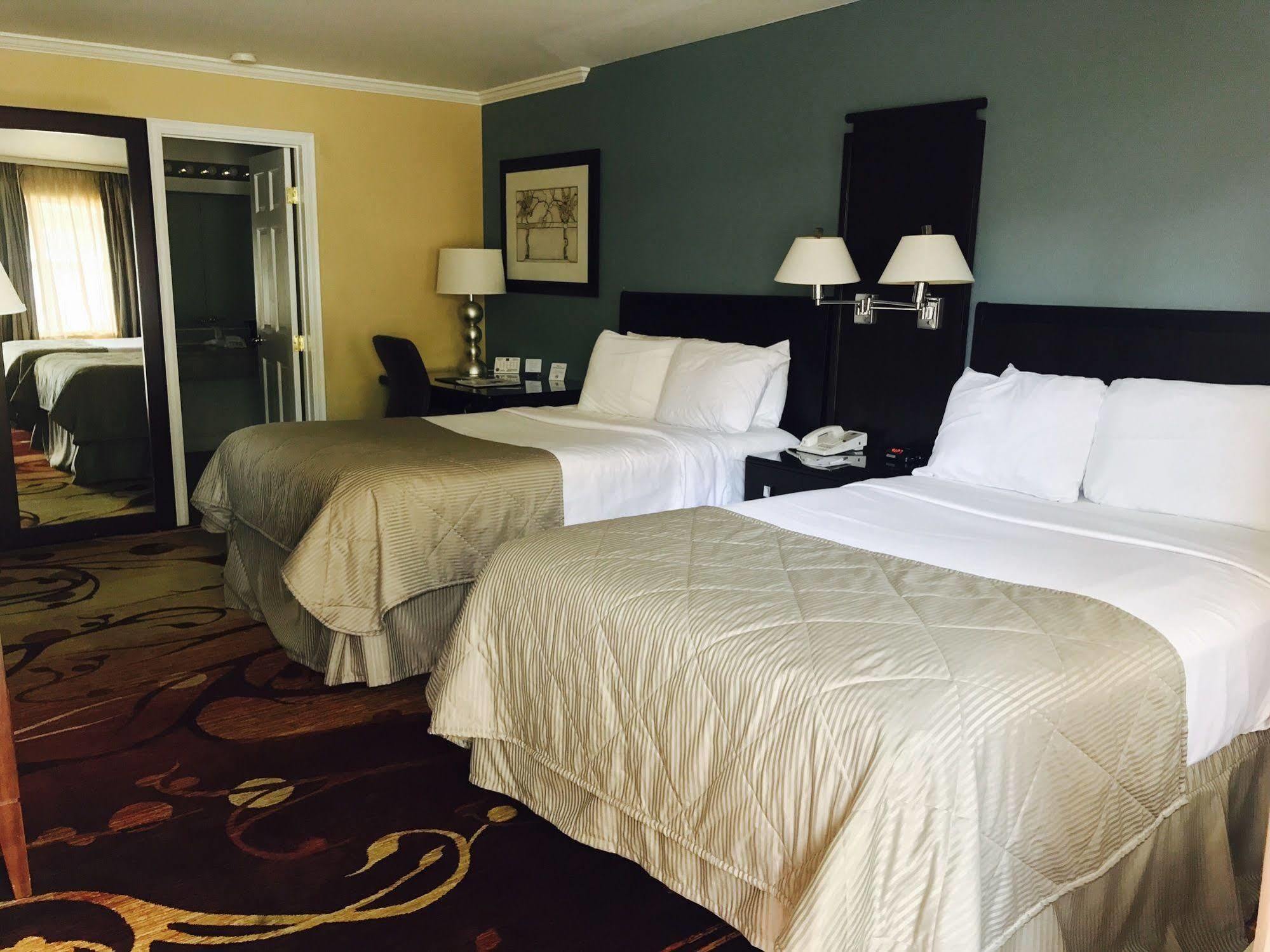 Inn Clarion Near China Naval Station